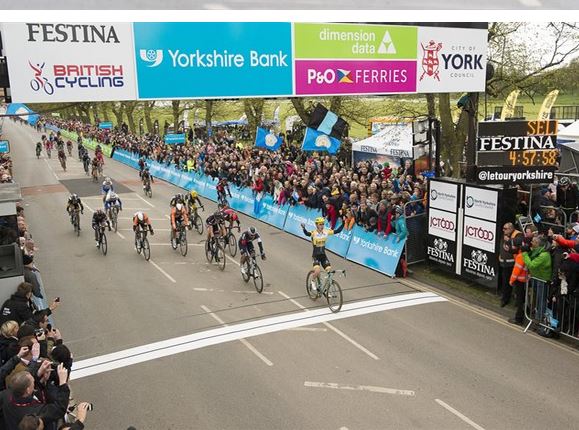 Moreno Hofland wins stage two of the 2015 Tour of Yorkshire